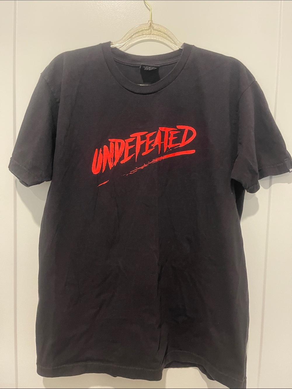 Undefeated Distressed Script Logo Graphic Tee - Black - Size L good color